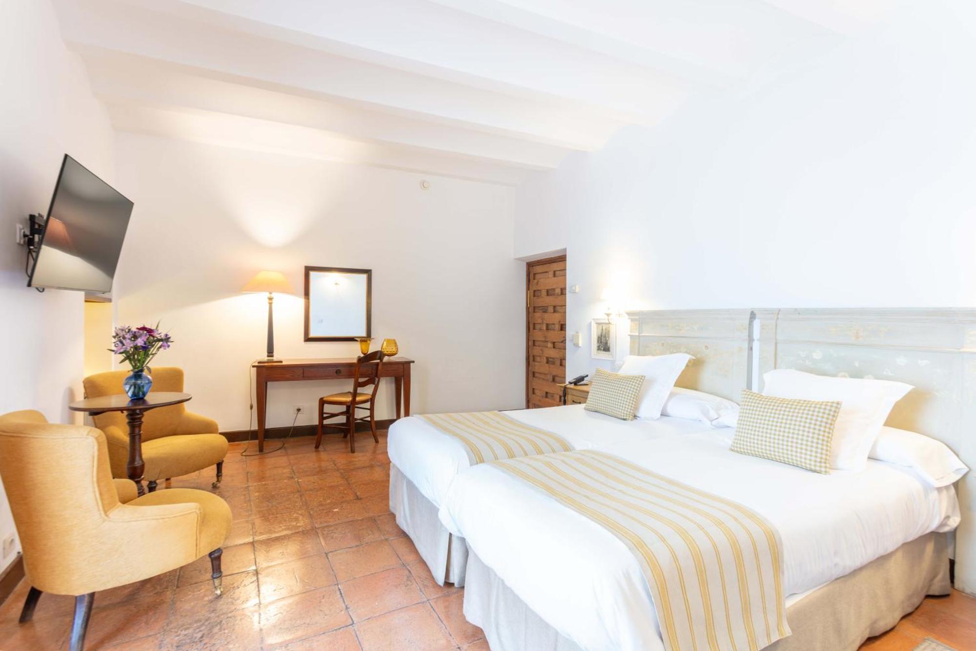 Hotel Puerta De La Luna Baeza Exterior photo